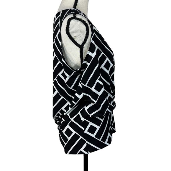 WHBM Large Top Geometric Sleeveless Stretch Pintuck Detail Surplice V-Neck Black - Picture 3 of 8